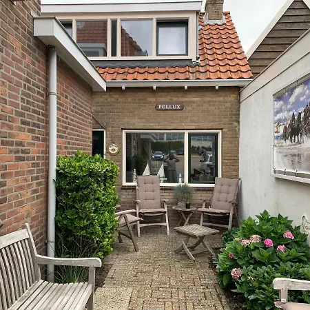 Pollux Bij Vuurtoren En Tatil Evi *